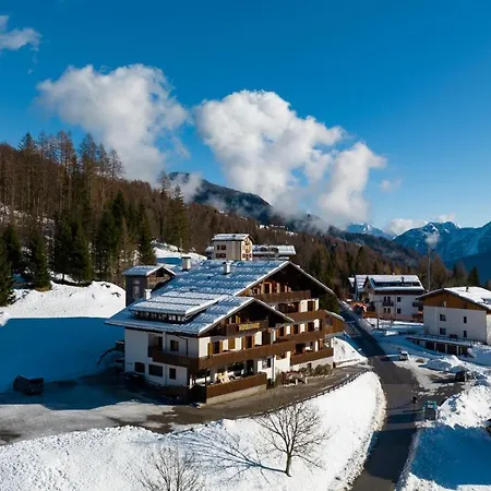 מלון דירות Panorama 4*